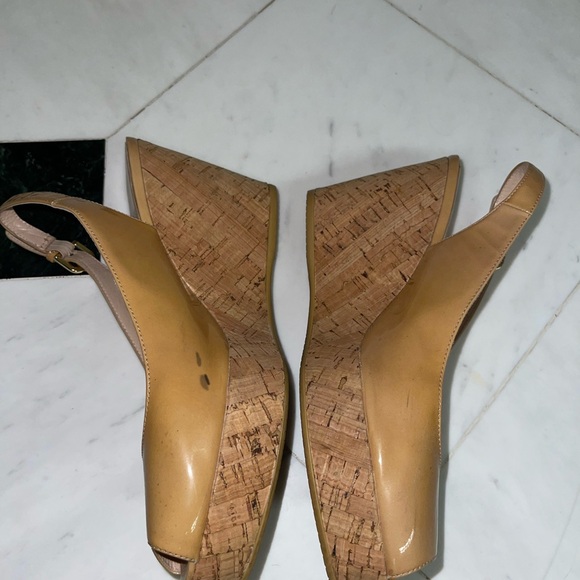 Stuart Weitzman Adobe Jean Patent Leather Peep Toe Wedge Slingback Sandal 10 - Picture 3 of 9